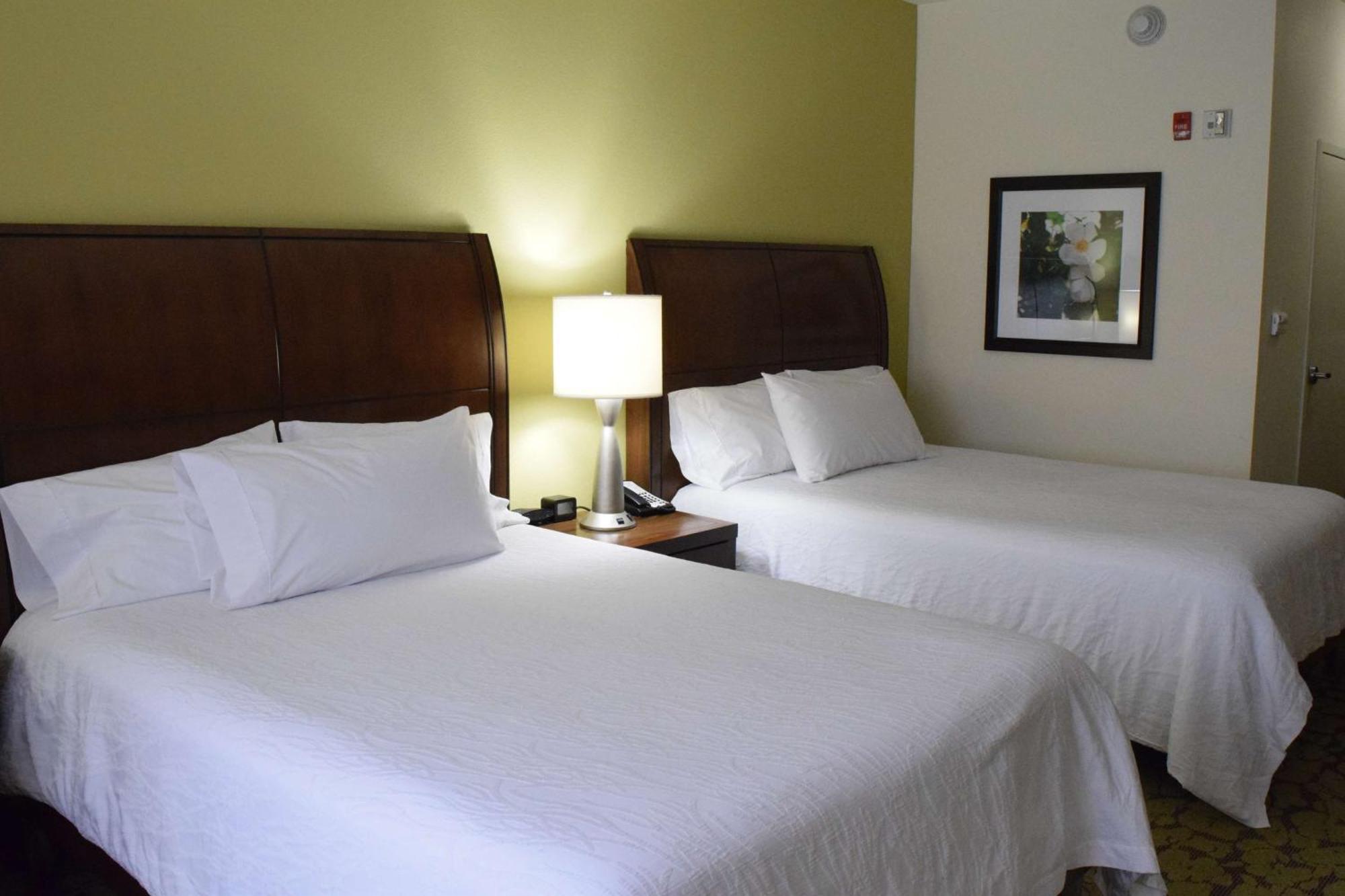 Queen Room Two Queen Beds Hearing Access